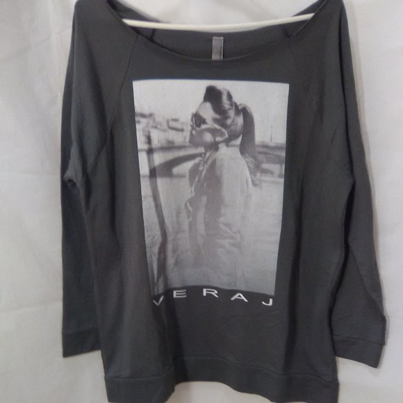 Women's Long Sleeve Top Color Gray W/ Picture Of Young Girl On Size Medium - Picture 1 of 5